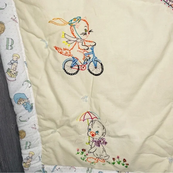 Vintage hand embroidered baby quilt with birds and animals precious moments - Picture 9 of 12